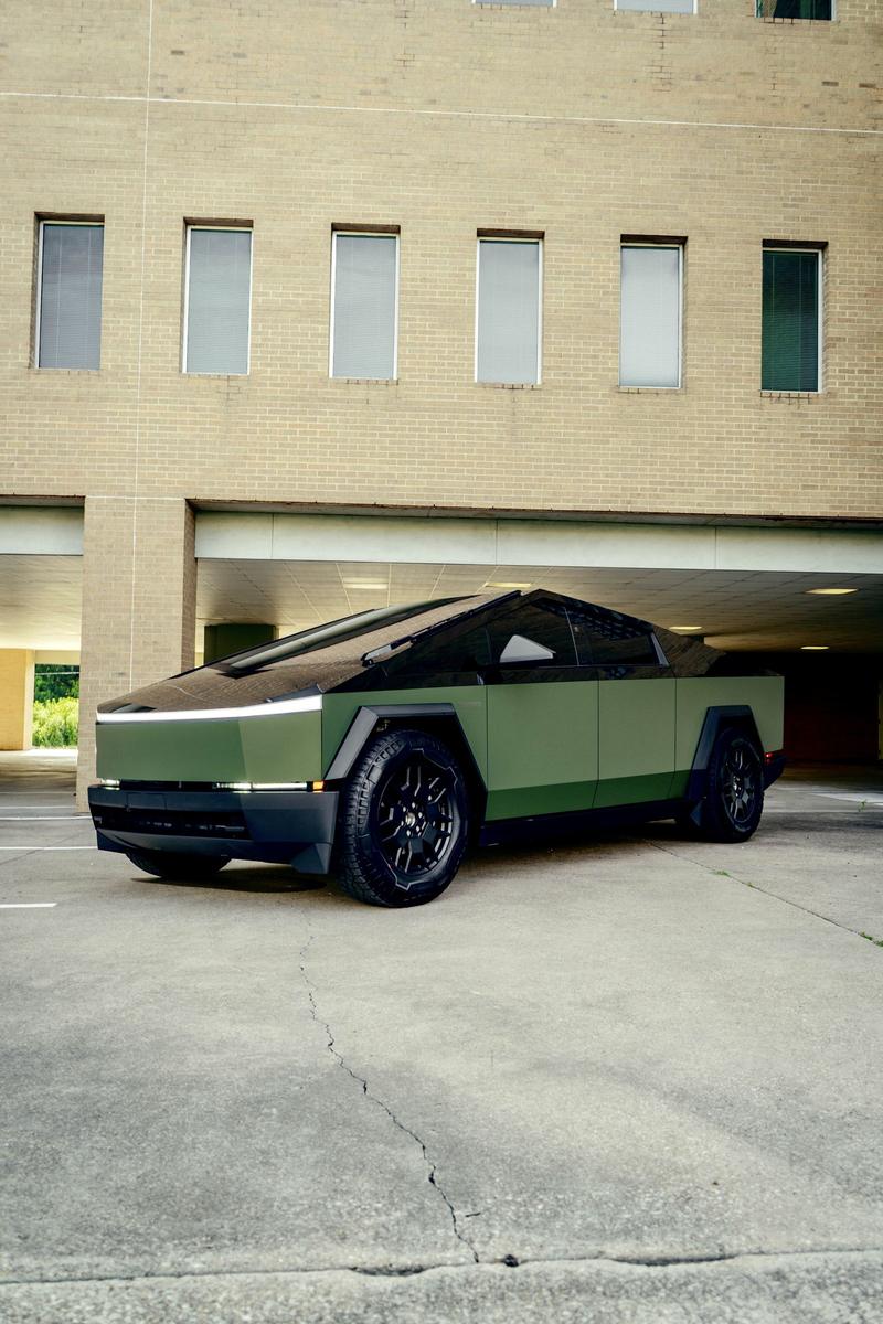 Tesla Cybertruck build at Wraps Redefined