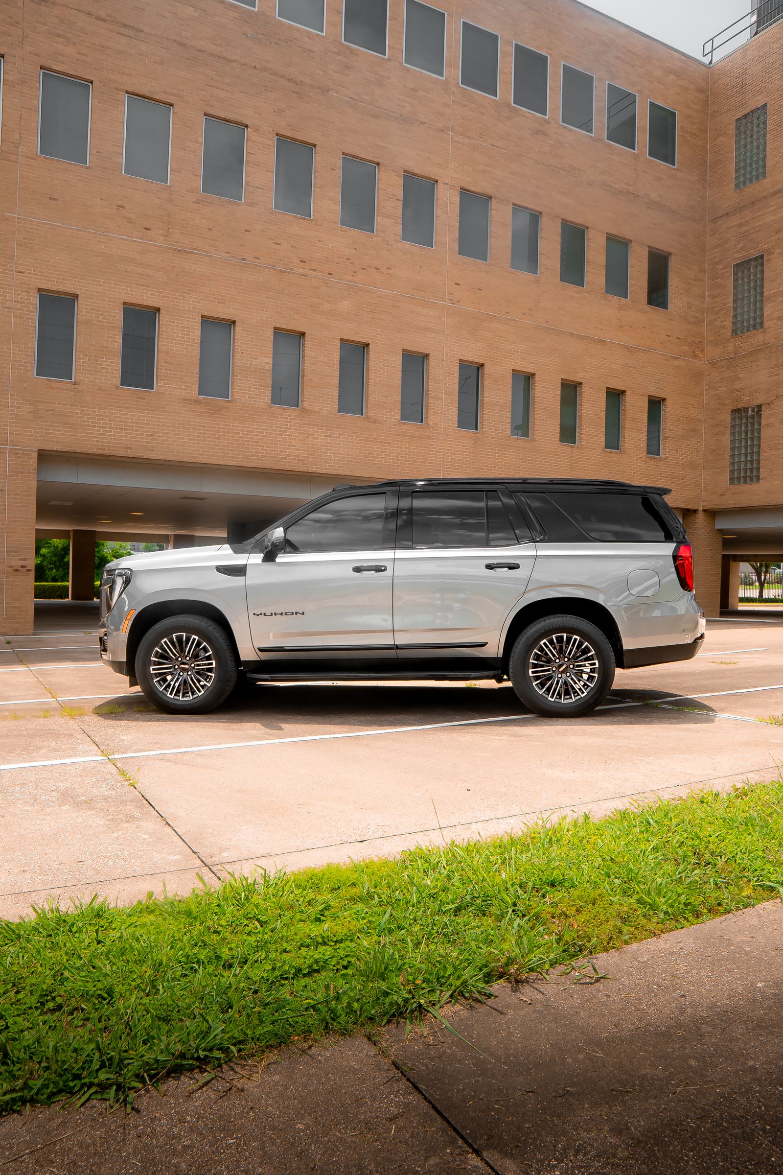 Two tone tuxedo wrap on a full size luxury SUV