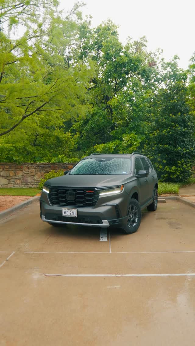 Protecting the paint, preserving the value. ✨🚗 This Honda Pilot received full PPF coverage to guard against chips, scratches, and everyda...