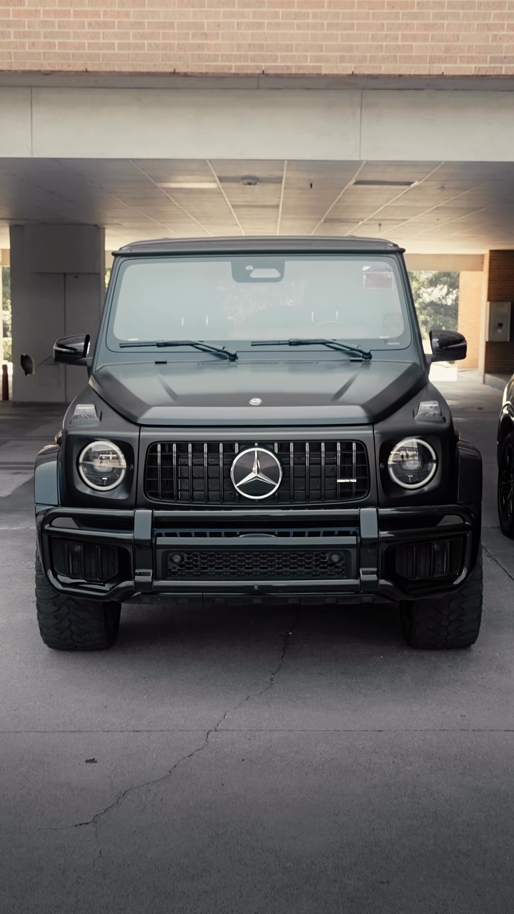 Two builds. One mission: kill the shine. G-Wagon → Yellow to full matte black Audi → chrome delete + powder coated wheels Dallas’ boutiqu...